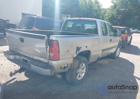 2005 Chevrolet Silverado 1500 K1500 z USA, uszkodzony, nr VIN 2GCEK19B951275856